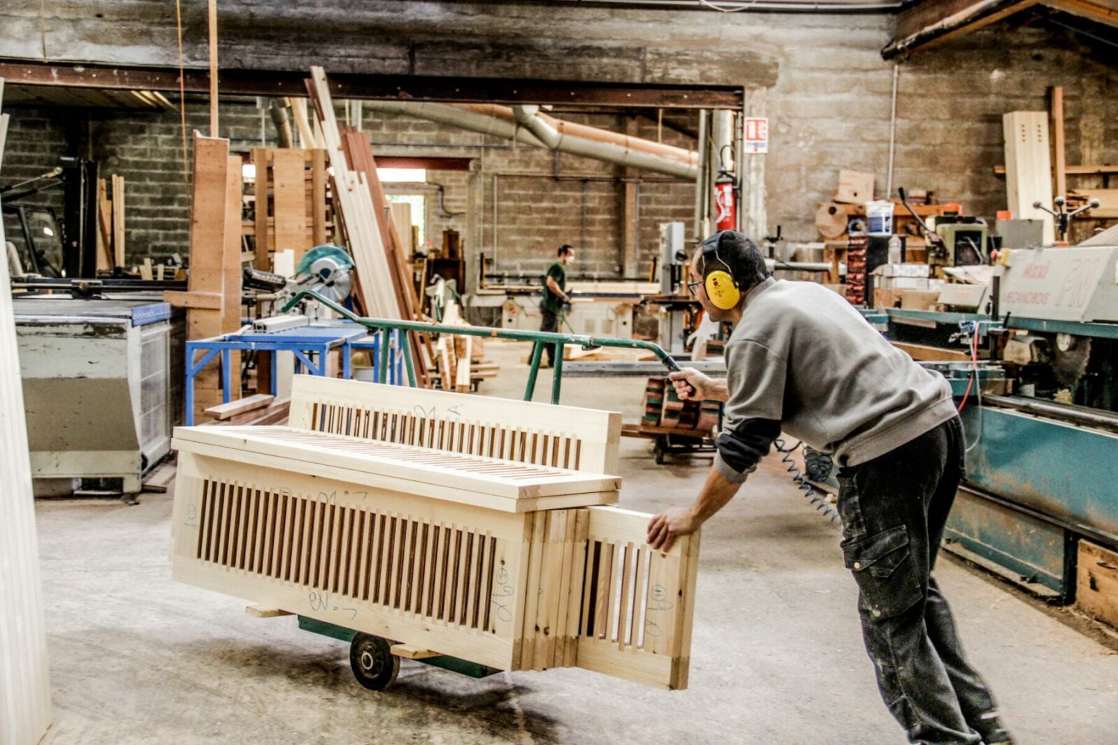 Volets Guignard fabrication atelier ouvrier.