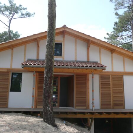 Maison traditionnelle avec Volets Guignard en bois.